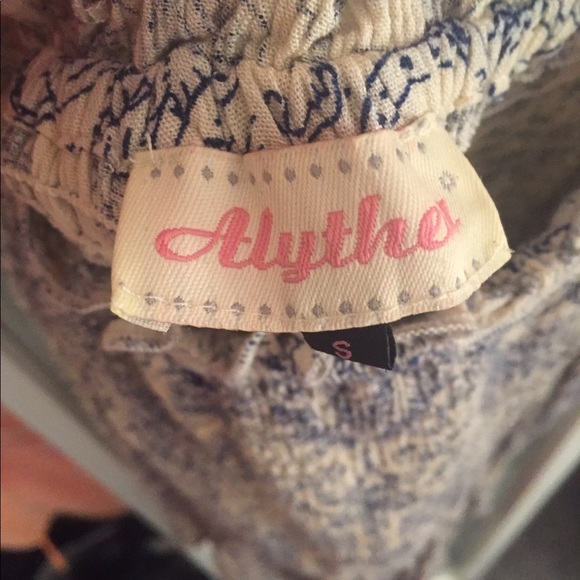 Off the shoulder bell bottom sleeve romper! - Picture 4 of 5